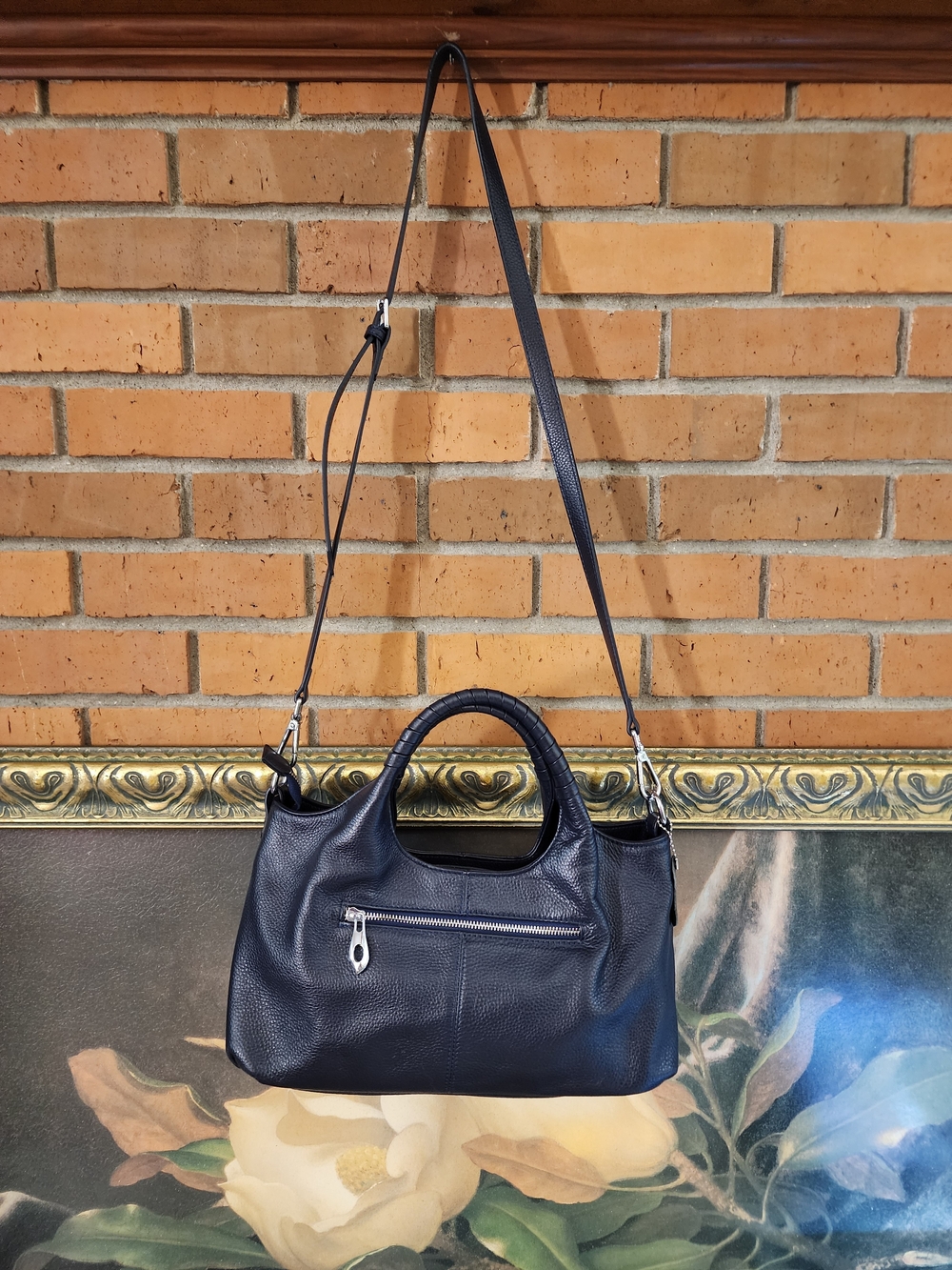 Iswee Navy Pebbled Leather Shoulder Bag - Picture 4 of 17